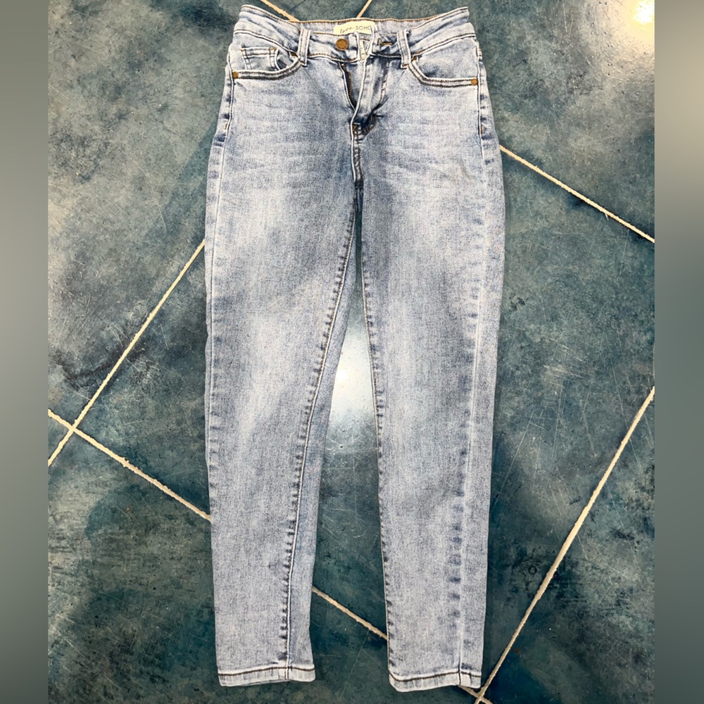 Light/medium wash skinny jeans, size 4